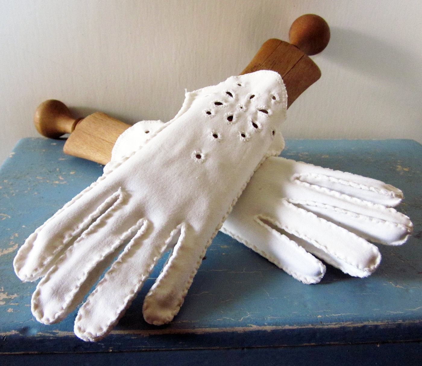 Vintage Chic 1940s Eyelet Gloves il fullxfull 3208754161 Vintage Finds of the Week May 7th