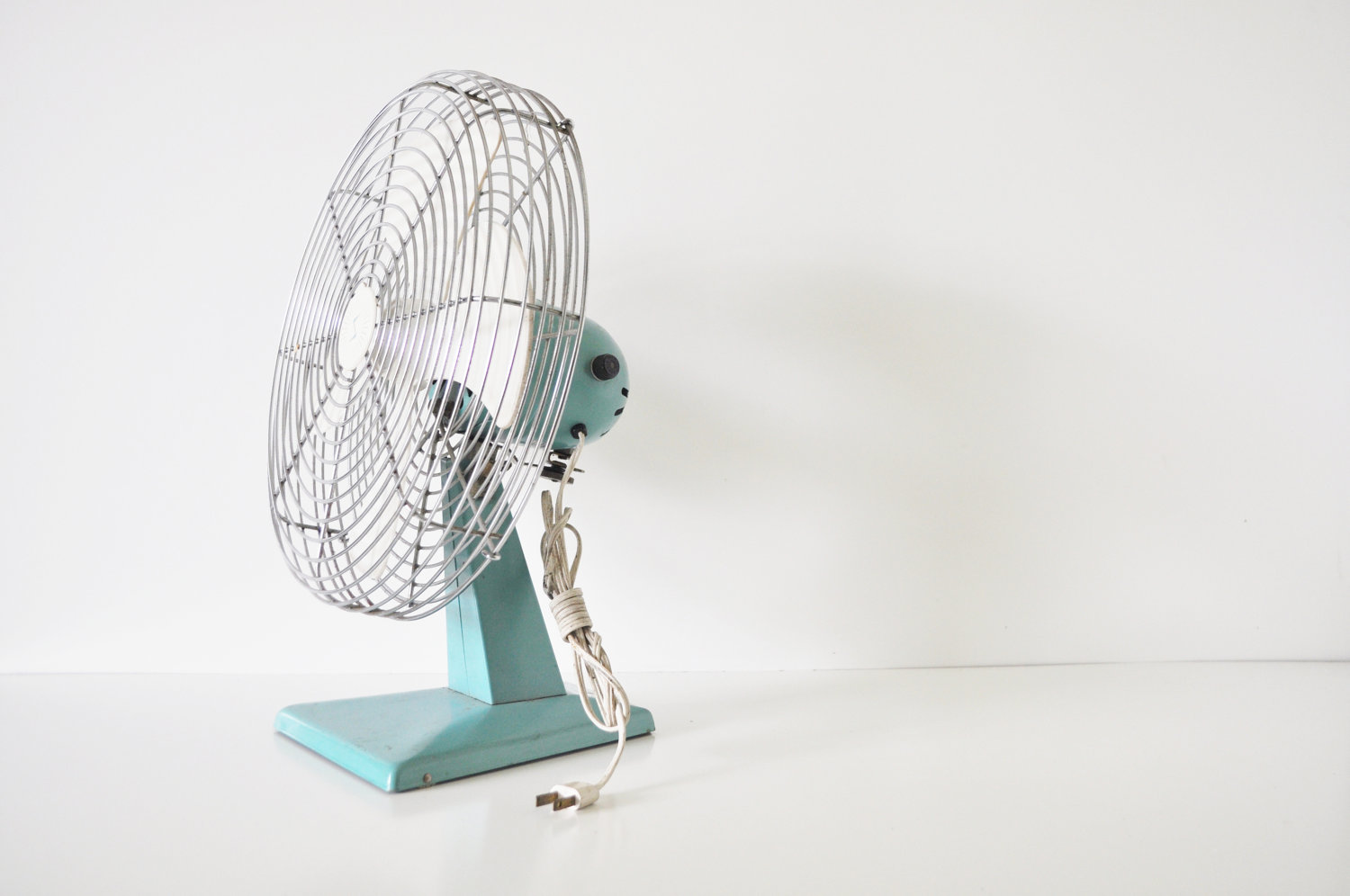 Mid-Century Turquoise Fan il fullxfull 335389090 Favorite Vintage Finds of the Week June 25th
