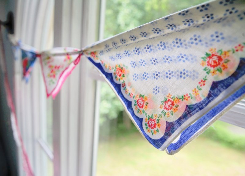 IMG_0001 copy_800x577 IMG 0001 copy 800x577 DIY Decorating with Vintage Hankies