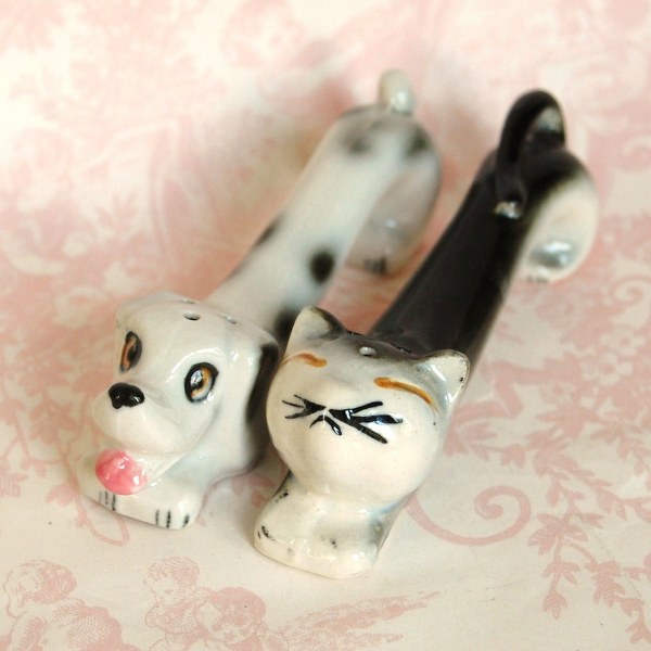 Vintage Long Cat and Dog Salt and Pepper Shakers il fullxfull 363049602 4m5k 600x600 Favorite Vintage Finds of the Week August 20th