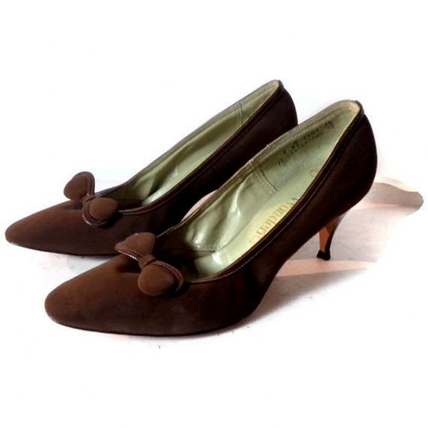 Vintage 1950's Brown Faux Suede Pumps with Small Bow il fullxfull 260010999 600x600 Favorite Vintage Finds of the Week October 1st