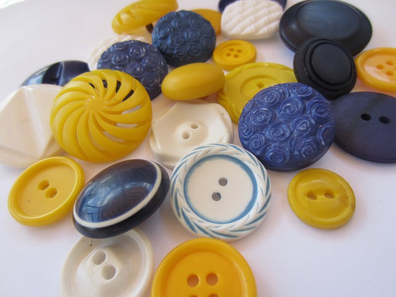 Vintage Buttons - Cottage chic mix of sunny yellow and dark blue, old and sweet - 25 total (1922) il fullxfull 346095784 800x600 Favorite Vintage Finds of the Week September 17th