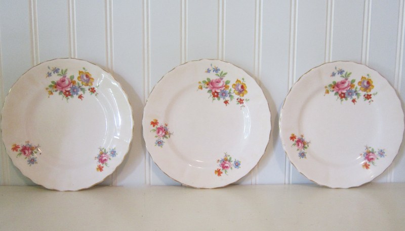 Set of 3 Vintage Shabby Chic Cottage Floral 7" Dishes il fullxfull 353454179 ib8h 800x458 Favorite Vintage Finds of the Week September 17th
