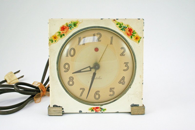 Vintage Cream Enamel Electric Clock - 1950s Clock with Flower Decals - Mid Century Enamel Clock - Cottage Chic Display il fullxfull 360106954 efhh 800x533 Favorite Vintage Finds of the Week September 17th