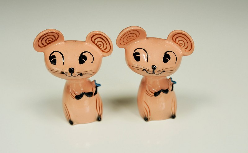Vintage Salt & Pepper Shaker....Mice...Holt Howard 1958 il fullxfull 369929992 2996 800x494 Favorite Vintage Finds of the Week September 3rd