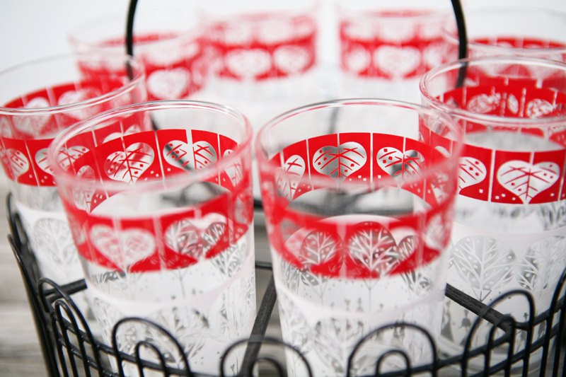 Vintage 1950s Country Tumbler Caddy with Eight Glasses - Red Black White il fullxfull 371602679 fz06 800x533 Favorite Vintage Finds of the Week September 3rd