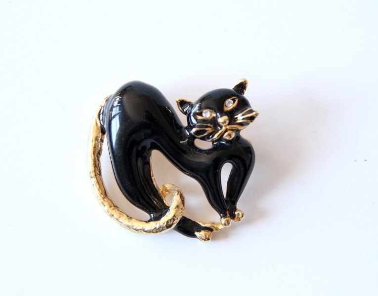 Black Cat Brooch il fullxfull 361022585 765x600 Favorite Vintage Finds of the Week October 22nd