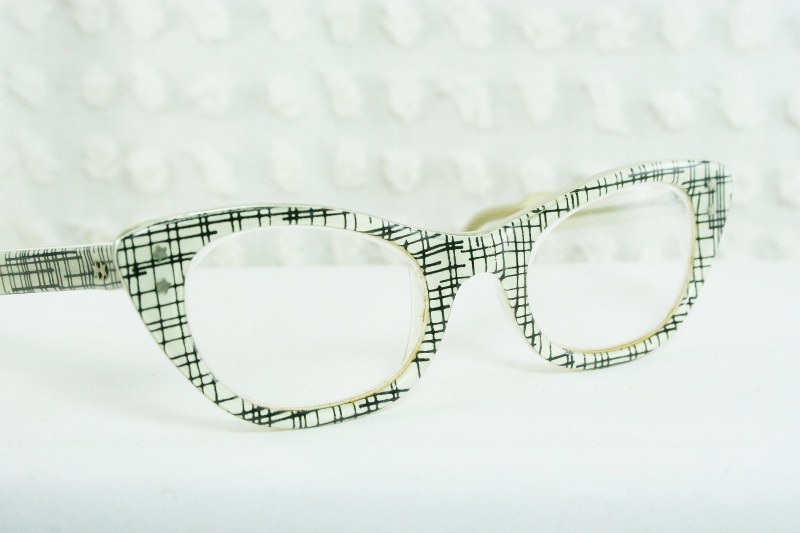 Vintage 50s Cat Eye Glasses 1950's Eyeglasses White Horn Rim Black Twill Confetti Print 42/20 Petite Frame Victory Optical il fullxfull 382605551 pun9 800x533 Favorite Vintage Finds of the Week October 22nd