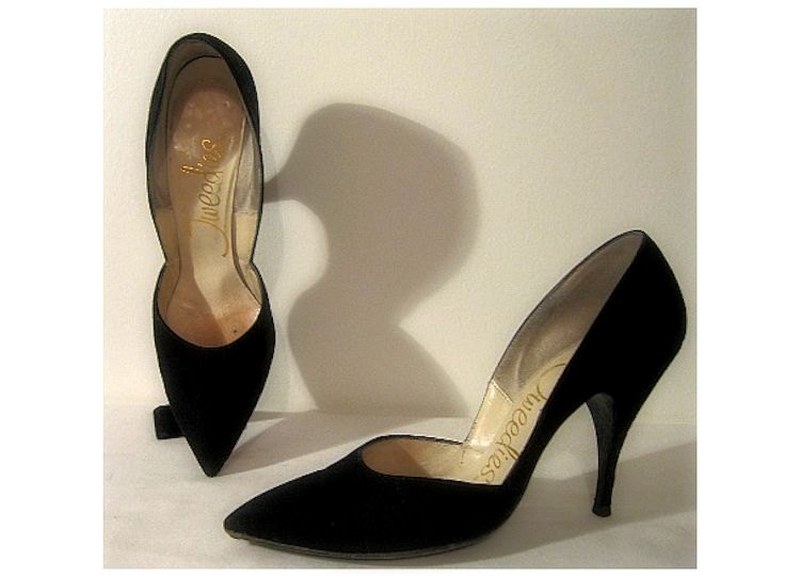 Vintage 1950s Heels Black 1950s Pumps Spike Pumps Stilluetos Pinup Bombshell Dress Garden Party Office Wedding Career Designer Dress il fullxfull 385608264 4ds7 800x577 Favorite Vintage Finds of the Week October 22nd