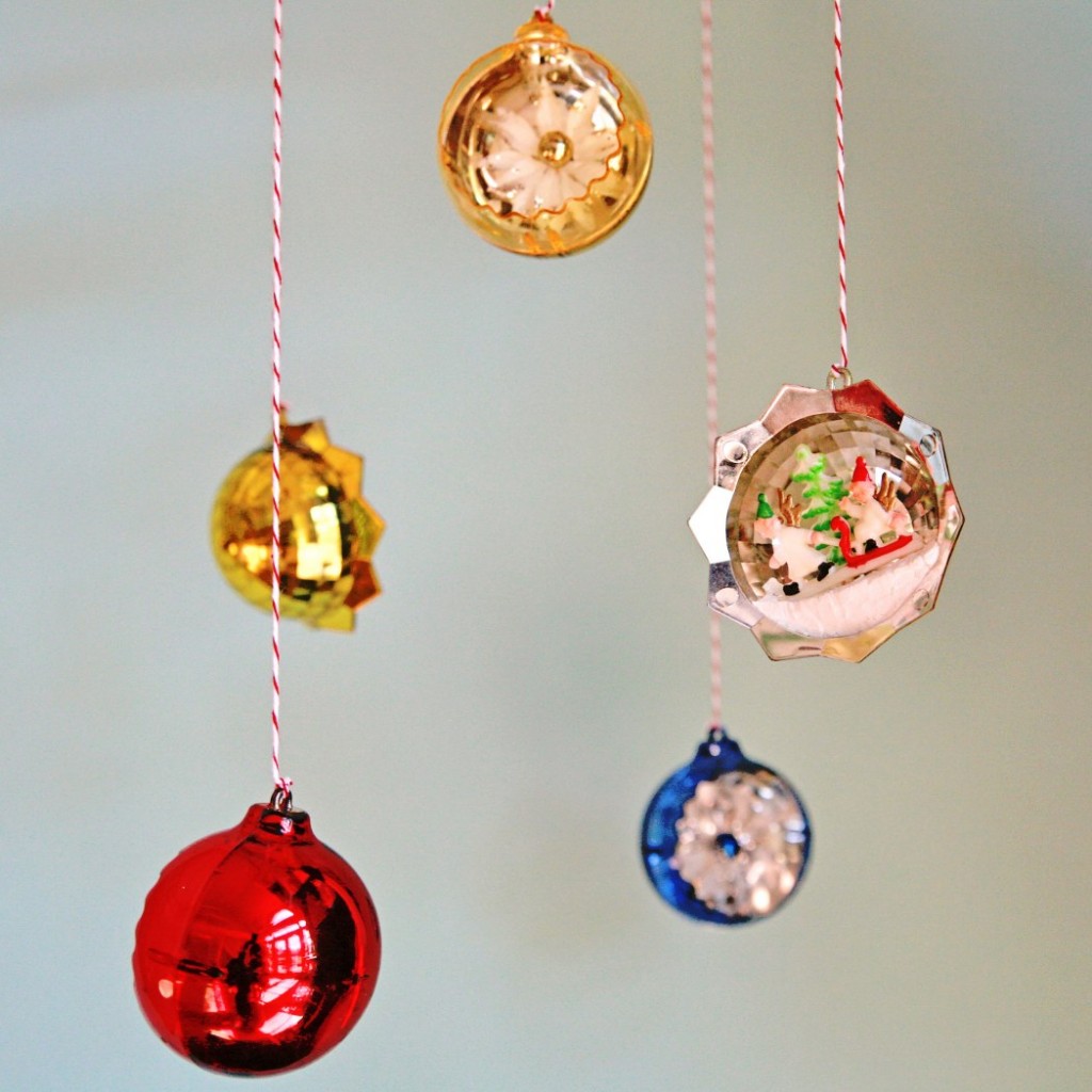IMG 5638 1049x1050 1024x1024 DIY Vintage Ornament Mobile
