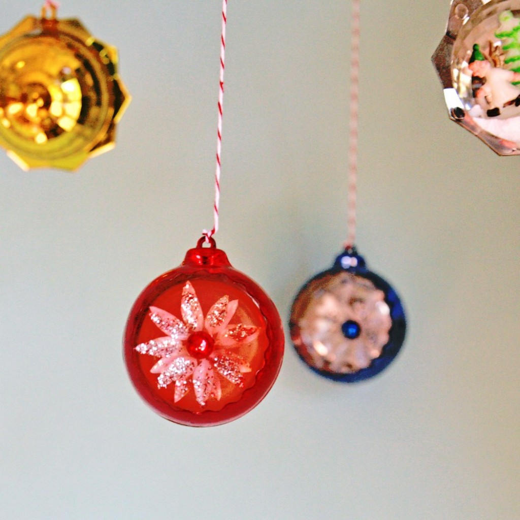 IMG 5639 1049x1050 1024x1024 DIY Vintage Ornament Mobile