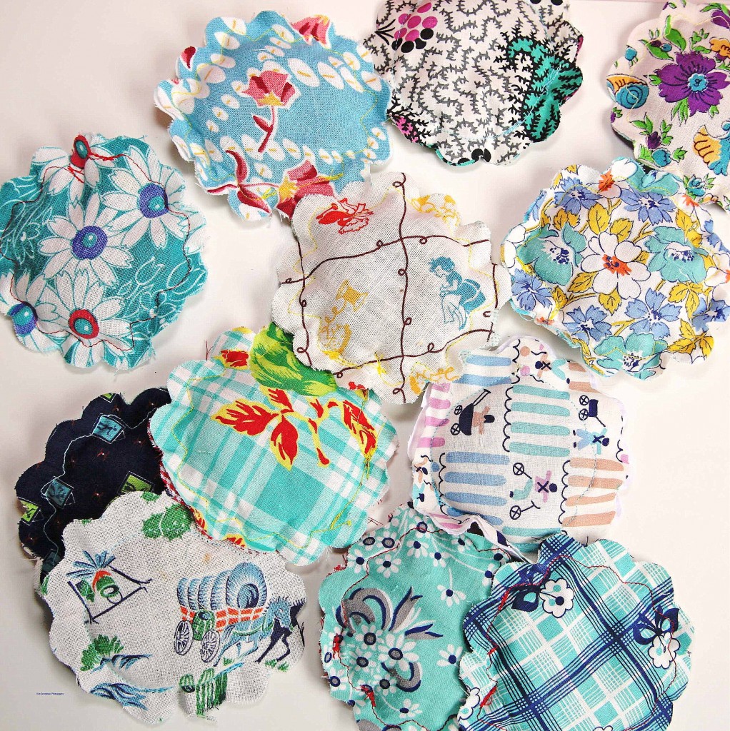 IMG_8798b IMG 8798b 1022x1024 12 Days of Handmade Gifts Vintage Feedsack Sachets