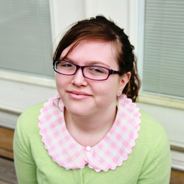 IMG_2232_599x600 IMG 2232 599x600 DIY Spring Peter Pan Collar from Vintage Sheets