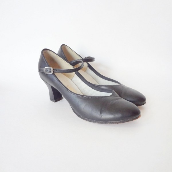 shoes 7 / black maryjane heels / 40s style dance shoes / pinup pumps / vintage shoes il fullxfull.430705011 r3lp 600x600 Favorite Vintage Finds of the Week March 4th