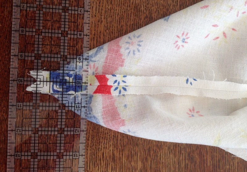 IMG_1021_800x558 IMG 1021 800x558 Repurposed Vintage Tablecloth Cross Body Tote