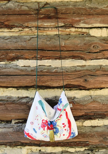IMG_2484_423x600 IMG 2484 423x600 Repurposed Vintage Tablecloth Cross Body Tote
