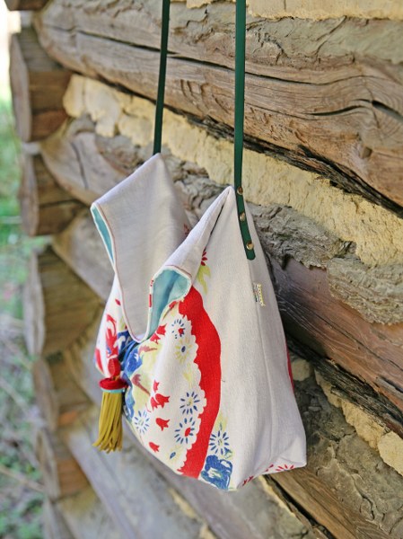 IMG_2487_449x600 IMG 2487 449x600 Repurposed Vintage Tablecloth Cross Body Tote