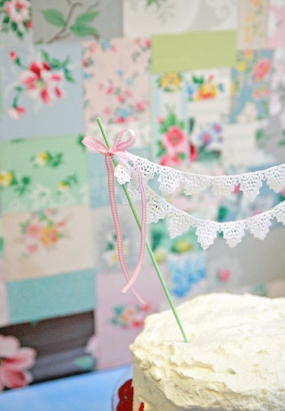 IMG_2500_416x600 IMG 2500 416x600 DIY Lace Trim Cake Bunting