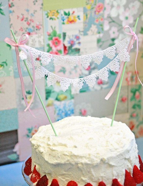 IMG_2505_461x600 IMG 2505 461x600 DIY Lace Trim Cake Bunting
