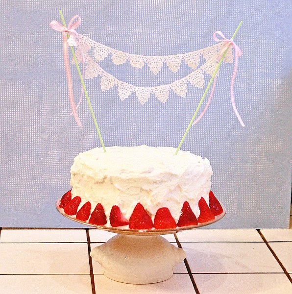 IMG_2519_596x600 IMG 2519 596x600 DIY Lace Trim Cake Bunting