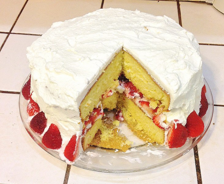 IMG_1333_732x600 IMG 1333 732x600 Spring Recipe Strawberry Yum Yum Cake