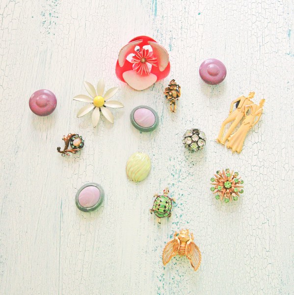 IMG_2632_599x600 IMG 2632 599x600 DIY Upcycled Vintage Jewelry Magnets