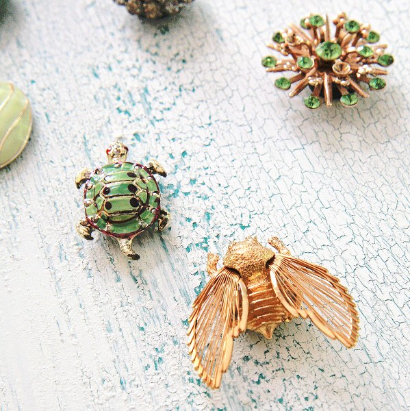 IMG_2634_599x600 IMG 2634 599x600 DIY Upcycled Vintage Jewelry Magnets