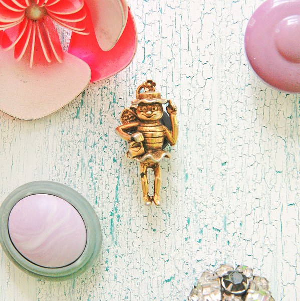 IMG_2635_599x600 IMG 2635 599x600 DIY Upcycled Vintage Jewelry Magnets
