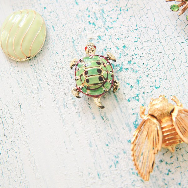IMG_2637_601x600 IMG 2637 601x600 DIY Upcycled Vintage Jewelry Magnets