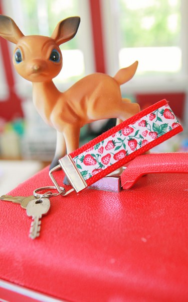 IMG_2797_375x600 IMG 2797 375x600 DIY Easy Vintage Ribbon Keychain