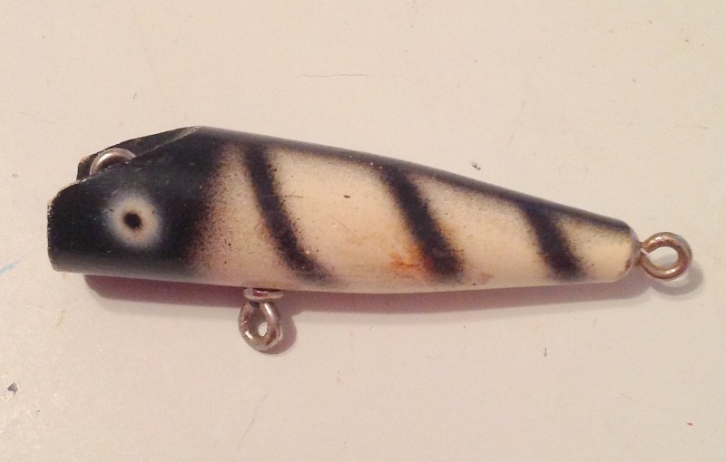 IMG_1656_800x510 IMG 1656 800x510 DIY Vintage Wooden Fishing Lure Keychain for Dad