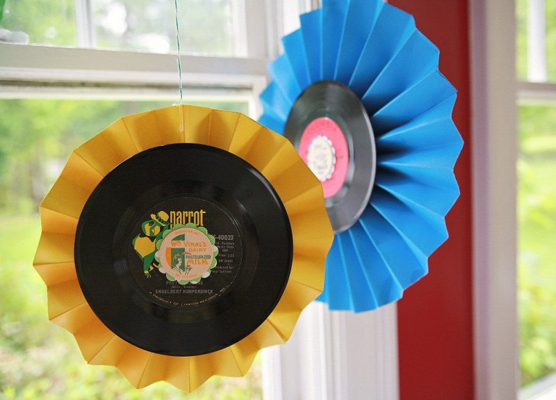 IMG_4142_800x575 IMG 4142 800x575 DIY Upcycled Record Medallions