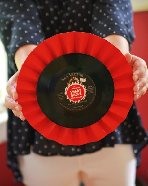 IMG_4316_478x600 IMG 4316 478x600 DIY Upcycled Record Medallions